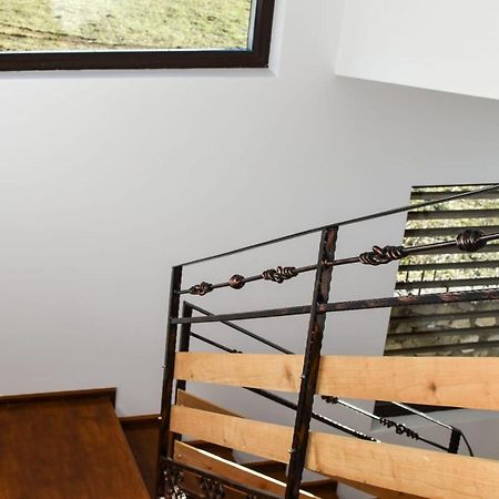 Bed and Breakfast Cazarma Cavalerilor Campulung Exterior foto