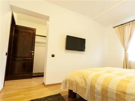 Bed and Breakfast Cazarma Cavalerilor Campulung Exterior foto