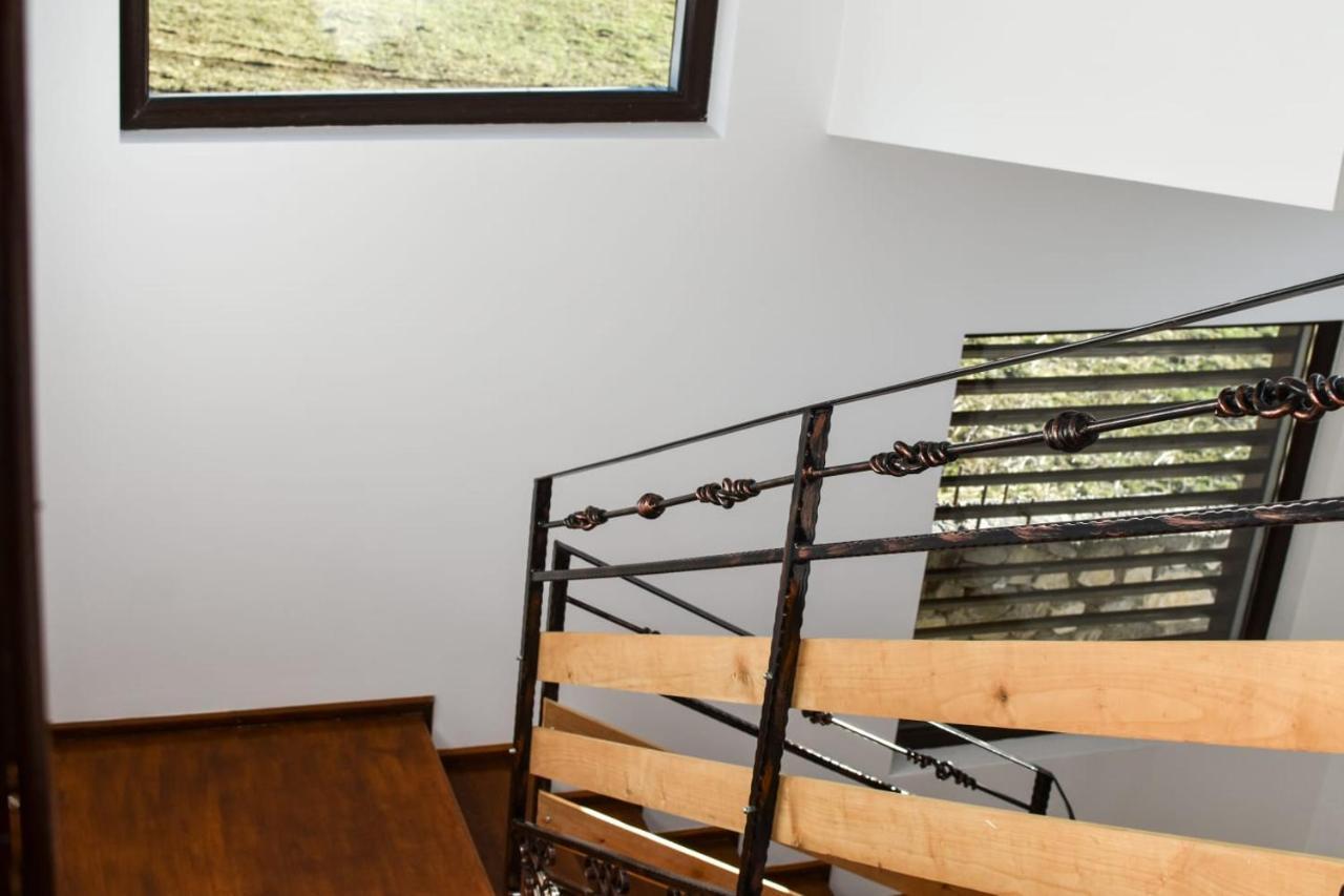 Bed and Breakfast Cazarma Cavalerilor Campulung Exterior foto