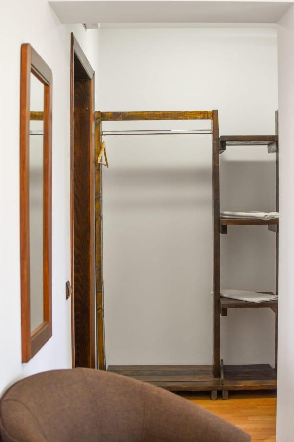 Bed and Breakfast Cazarma Cavalerilor Campulung Exterior foto