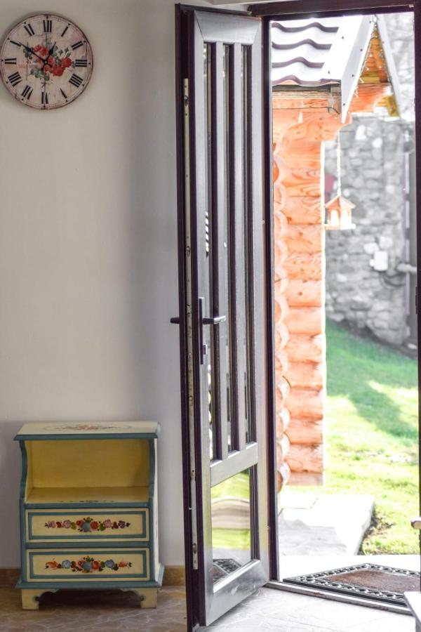 Bed and Breakfast Cazarma Cavalerilor Campulung Exterior foto